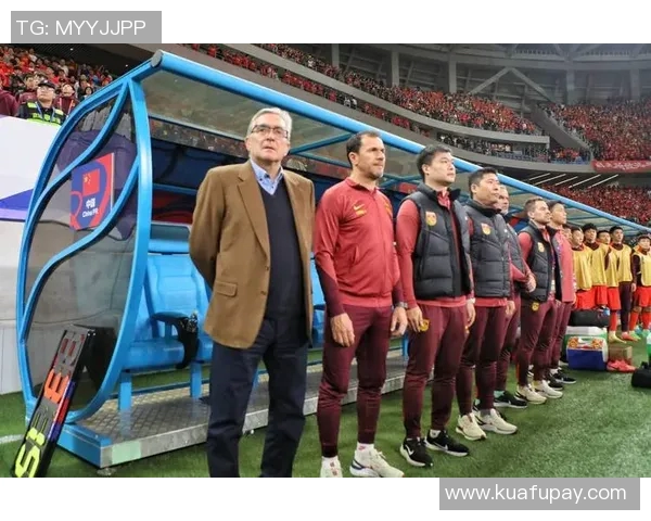 国足后防核心缺阵下一场比赛球员连夜返国备战新挑战